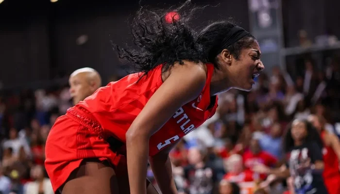  Angel Reese exits with leg injury in Atlanta Dream victory