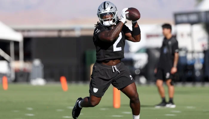  Ashton Jeanty helped off field after suffering injury at Raiders practice