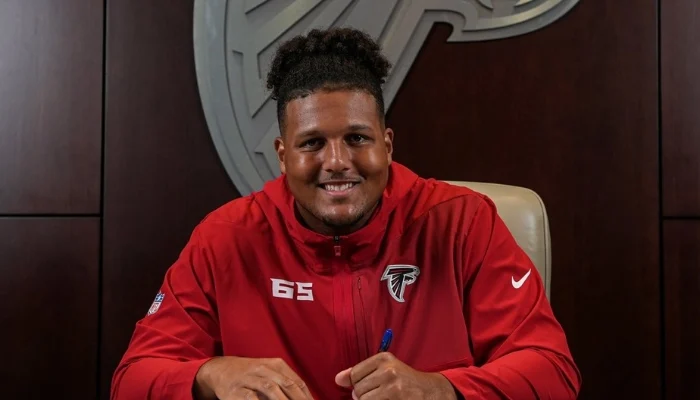 Canadian NFL star Matthew Bergeron signs four-year Falcons extension