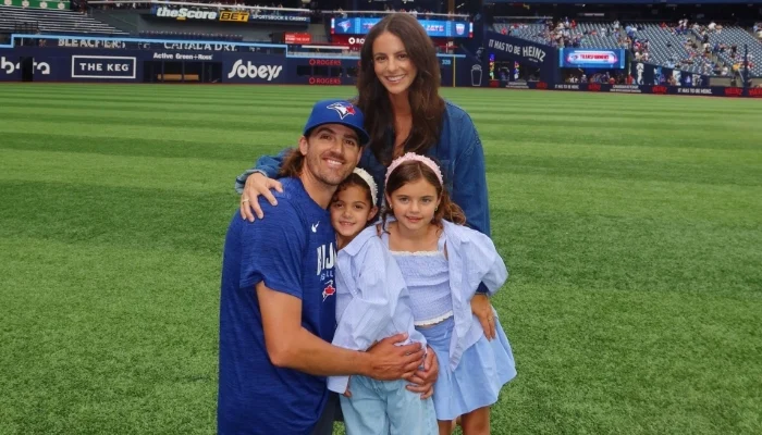  Kevin Gausman’s wife Taylor thanks Blue Jays after his trade to Chicago Cubs