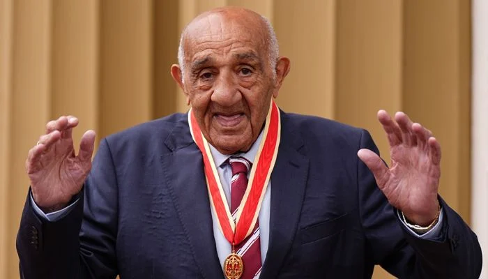  Sir Billy Boston dies at 92: Rugby league legend honored with tributes