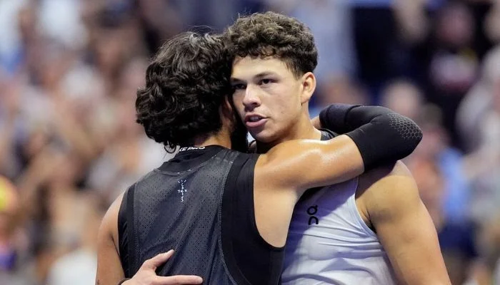  Ben Shelton knocks out Carlos Alcaraz in US Open quarter-final thriller